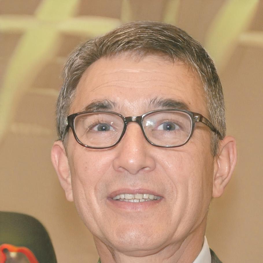 Lukas Reinhardt von Ingenieurbüro Reinhardt in seinem Büro